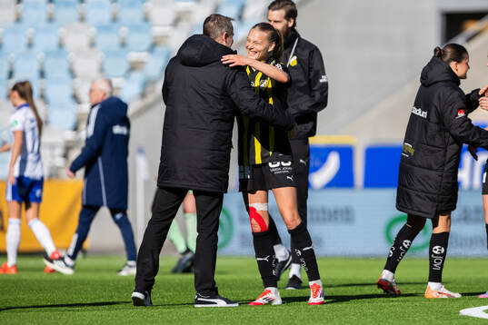 Häckens Stine Sandbech jublar