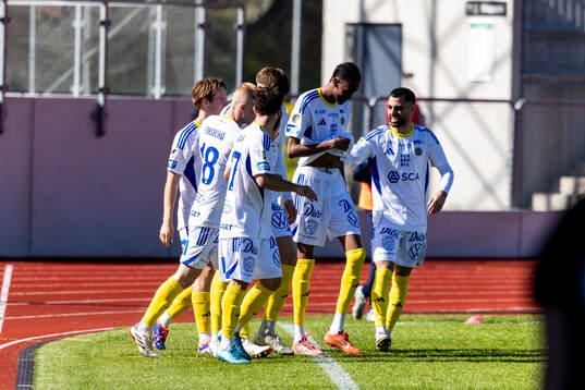 GIF Sundsvalls Ludvig Svanberg har gjort 0-2 och jublar