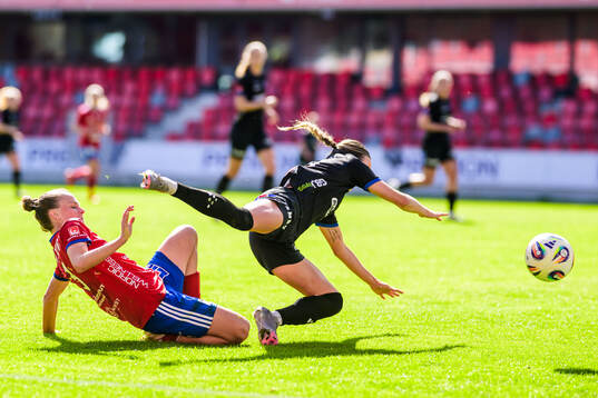 Vittsjös Julia Tunturi och Växjö DFFs Larkin Russel