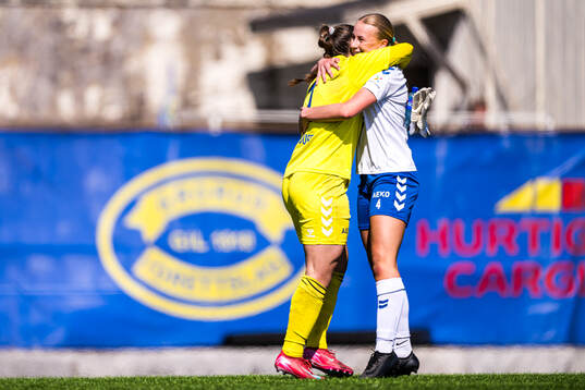 Savanna Mary-Anne Duffy and Anna Bure Pettersen of Kolbotn celebrates