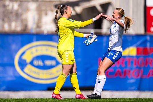 Savanna Mary-Anne Duffy and Anna Bure Pettersen of Kolbotn celebrates