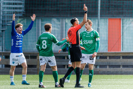 Umeå FCs Joel Hedström reagerar