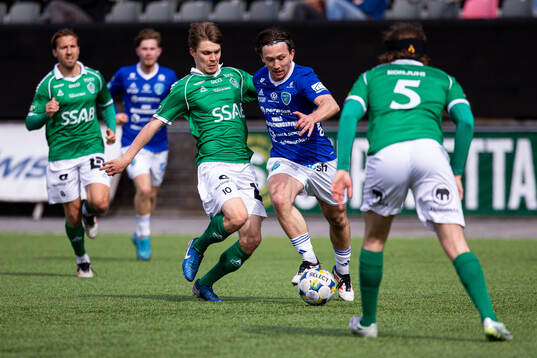 Brages Gustav Berggren och Umeå FCs Elias Cederblad