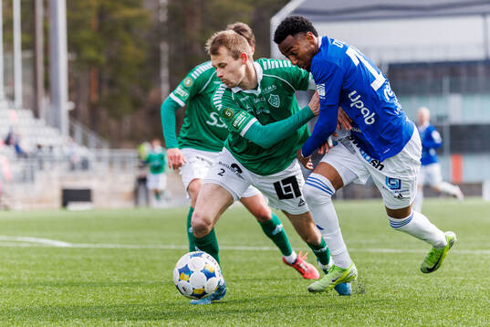 Brages Alexander Zetterström och Umeå FCs Maximilian Dejene