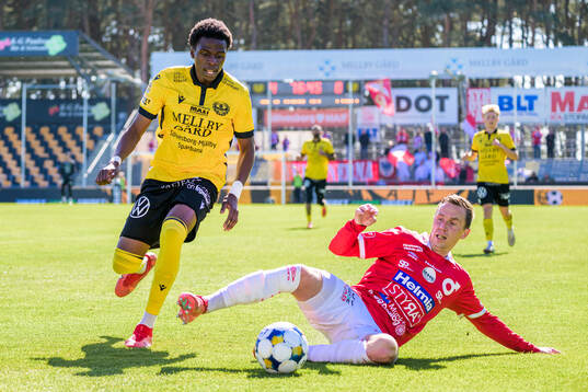 Mjällbys Calvin Kabuye och Degerfors Erik Lindell