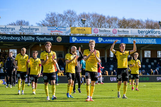 Mjällbys Ludvig Tidstrand, Viktor Gustafson, Jacob Kiilerich Rask och Alexander Johansson jublar