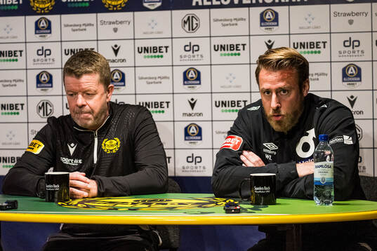 Mjällbys tränare Anders Torstensson och Degerfors tränare William Lundin