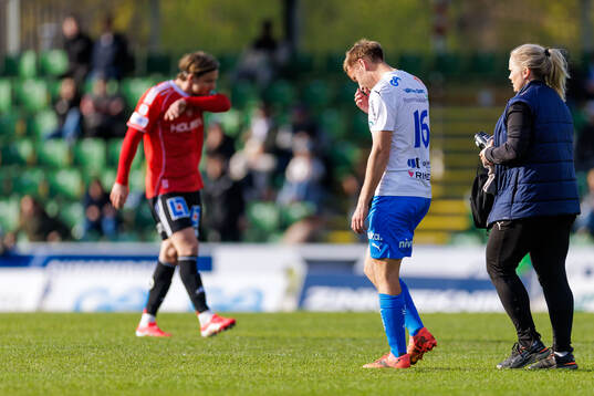 Värnamos Albin Lohikangas lämnar planen
