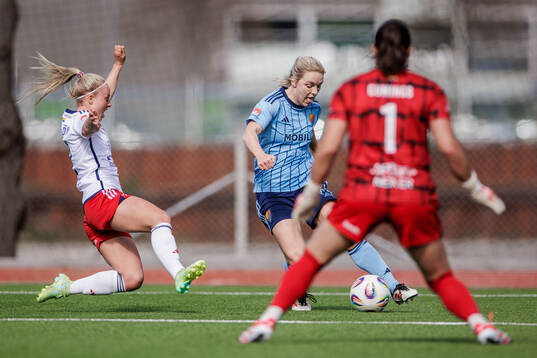 Rosengårds Emilie Woldvik och Djurgårdens Mimmi Larsson