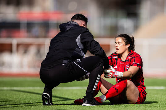 Rosengårds målvakt Eartha Cumings har ont