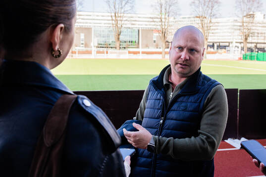 Rosengårds tränare Joel Kjetselberg intervjuas