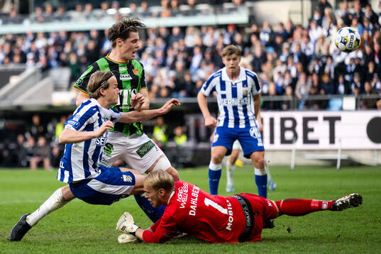 IFK Göteborgs August Erlingmark och målvakt Pontus