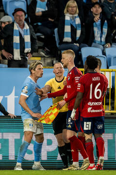 Malmö FFs Jens Stryger Larsen och Östers Raymond Adjei