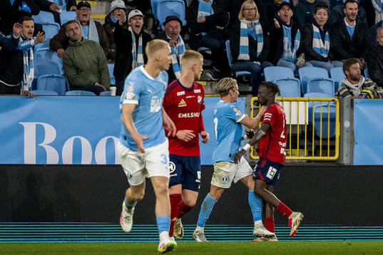 Malmö FFs Jens Stryger Larsen och Östers Youssoupha Sanyang