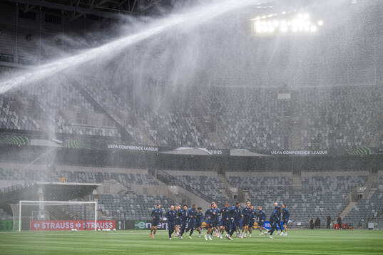 Bla gjennom flere bilder av Football, UEFA Conference League, Djurgården, Training