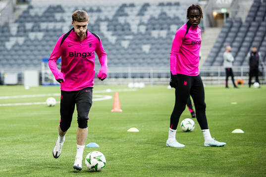 Bla gjennom flere bilder av Football, UEFA Conference League, Chelsea, Training