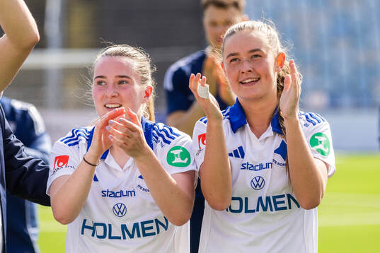 IFK Norrköpings Carrie Jones och Svea Rehnberg jublar