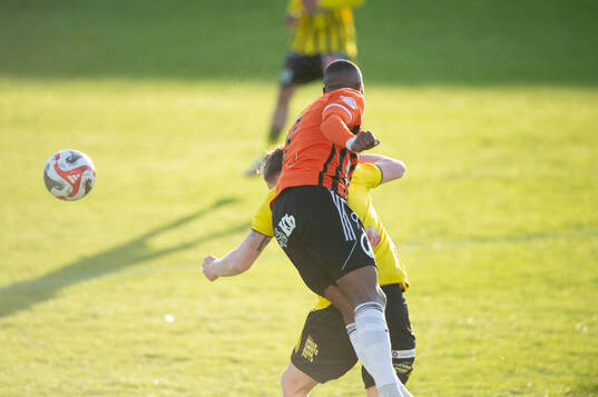 Armbåge i matchen i division 2 mellan IFK Hässleholm och Kristianstads FC i Hässleholm 2 maj 2025.