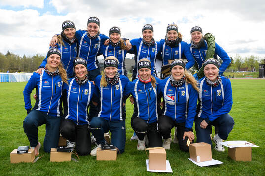 IFK Göteborg Orientering lag 1 och 2 poserar för en lagbild