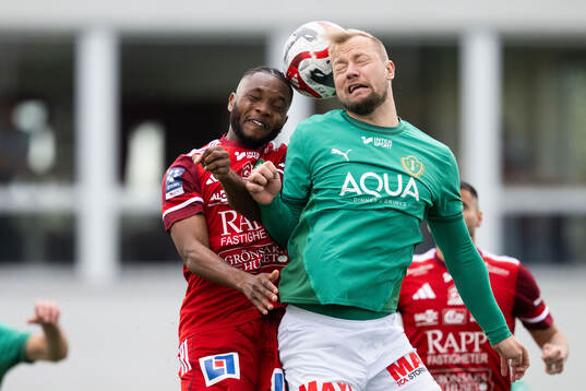 Skövde AIKs Enock Kwakwa och Jönköpings Södras