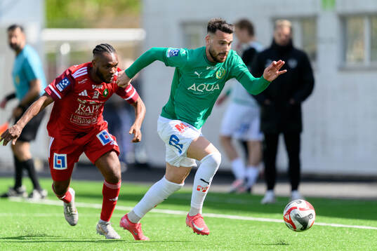 Skövde AIKs Enock Kwakwa och Jönköpings Södras Dzenis