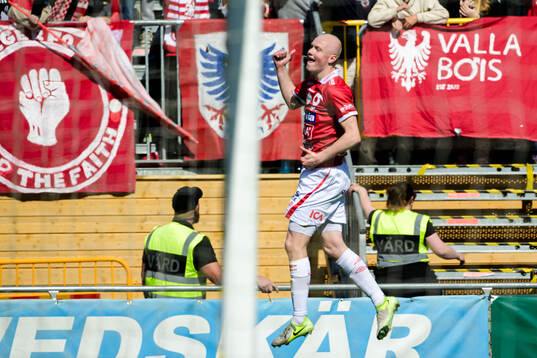 Degerfors Marcus Rafferty jublar efter 1-0