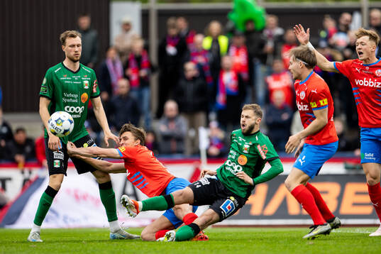 Bla gjennom flere bilder av Fotboll, Superettan, Varberg - Helsingborg