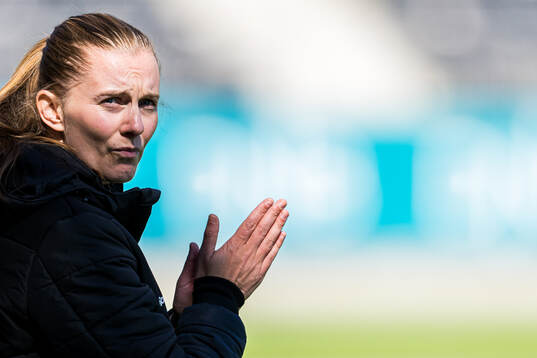 Isabella Hayes Sundby, head coach of Start, ahead of the 1. division football match between Åsane and Start on May 4, 2025 in Bergen.