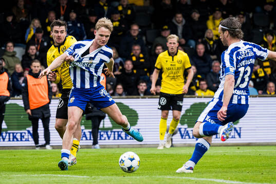 Mjällbys Jesper Gustavsson och IFK Göteborgs Max Fenger