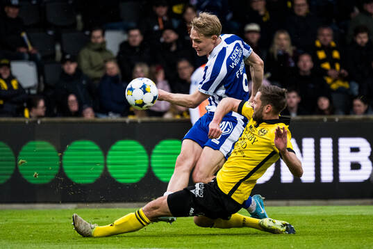 IFK Göteborgs Max Fenger och Mjällbys Axel Norén