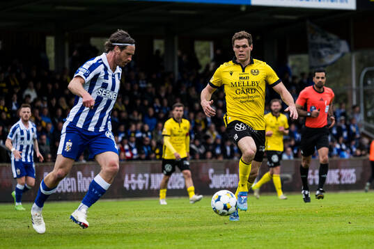 IFK Göteborgs Gustav Svensson och Mjällbys Jacob Bergström