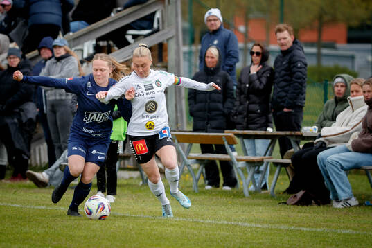Eskilstuna Uniteds Stina Niklasson och Örebro SKs Nora