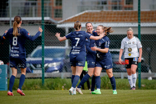 Eskilstuna Uniteds Felicia Rogic gör 1-4 och jublar med