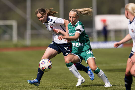 Bla gjennom flere bilder av Fotboll, Damallsvenskan, Alingsås - Rosengård