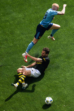 AIKs Benjamin Tiedemann Hansen och Djurgårdens Adam Ståhl