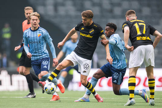 AIKs Anton Salétros och Djurgårdens Isak Alemayehu Mulugeta