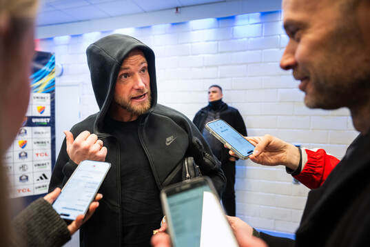 AIKs John Guidetti i mixade zonen