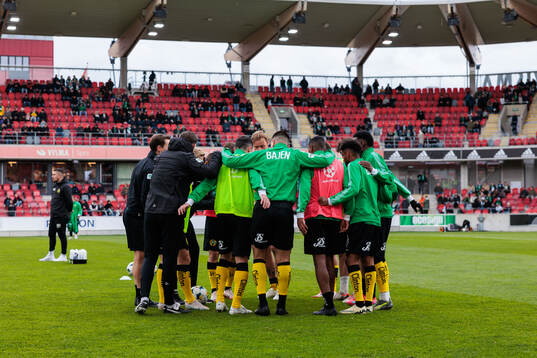 Hammarbys spelare värmer upp