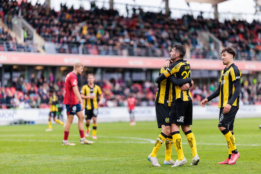 Hammarbys Nahir Besara jublar efter mål 0-3