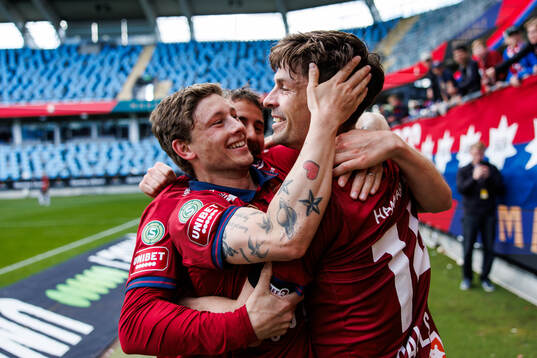 Örgrytes Daniel Paulson jublar efter 3-2