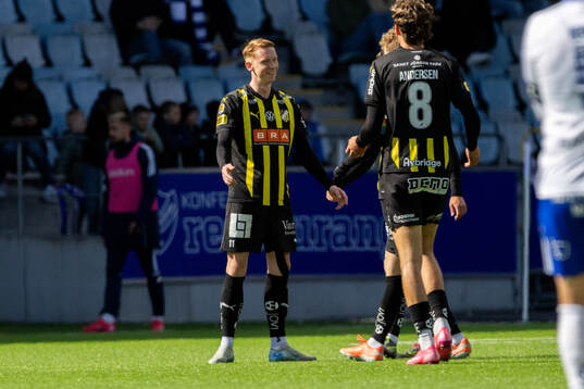 Häckens Julius Lindberg jublar efter 0-2