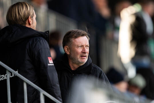 Damlandslagets förbundskapten Peter Gerhardsson