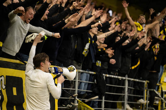 Elfsborgs målvakt Simon Eriksson jublar
