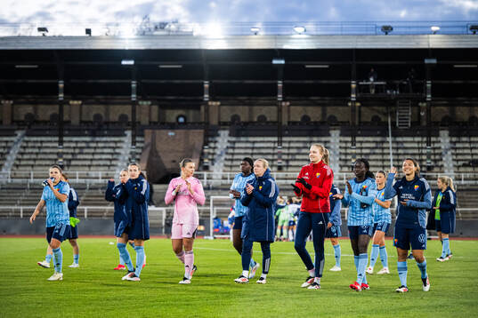Djurgårdens spelare tackar publiken