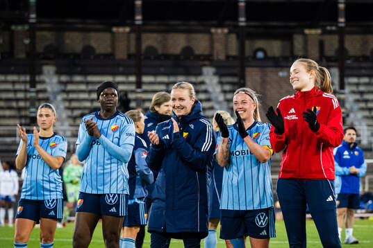 Djurgårdens spelare tackar publiken