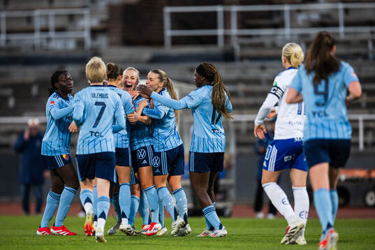 Djurgårdens Tove Almqvist jublar efter 1-1