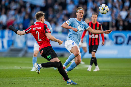 Malmö FFs Erik Botheim och Brommapojkarnas Hlynur Freyr Karlsson