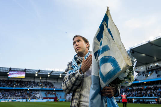 Malmö FFs tidigare spelare Anton Tinnerholm hyllas