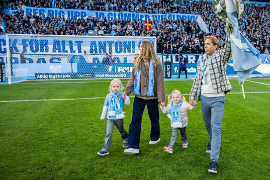 Malmö FFs tidigare spelare Anton Tinnerholm hyllas