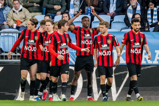 Brommapojkarnas Ezekiel Alladoh jublar efter 0-1